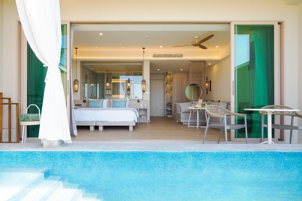 Seaview Pool Suite - Photo 8