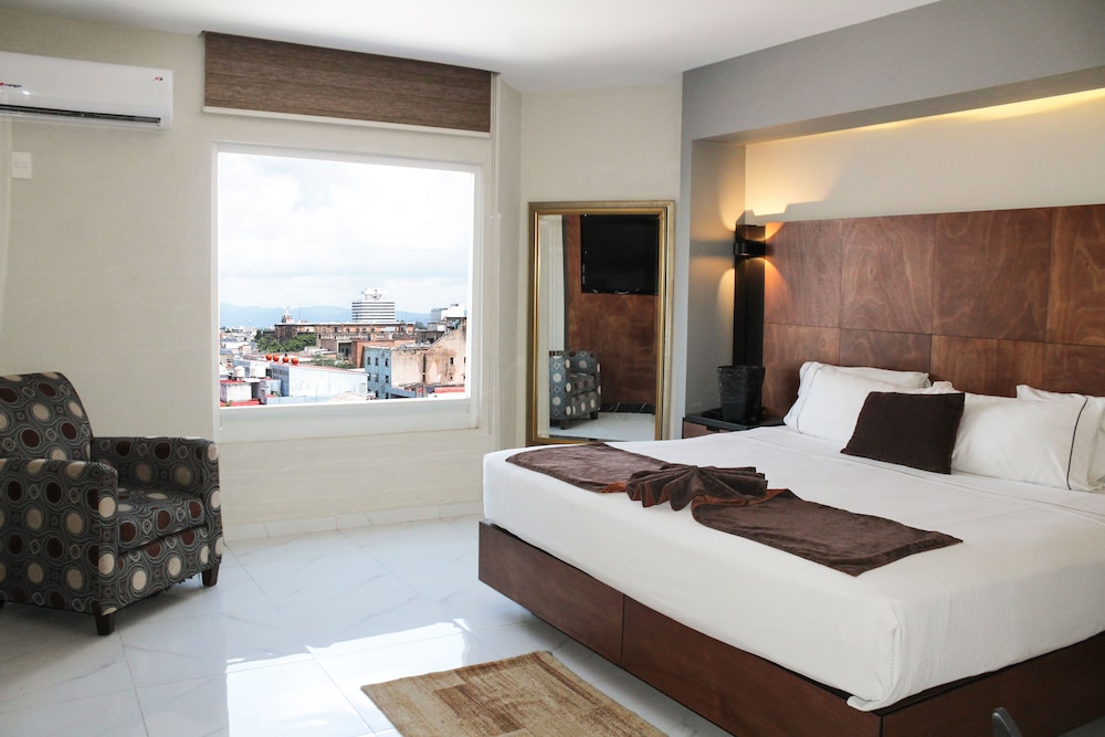 Executive Room, 1 King Bed, City View - Photo 14