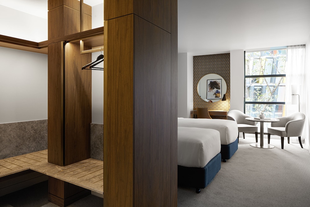 Junior Suite, 1 King Bed, City View thumbnail 6