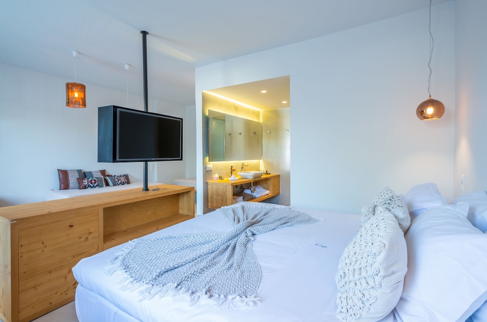 Suite, Jetted Tub (Dreambox Quadruple)