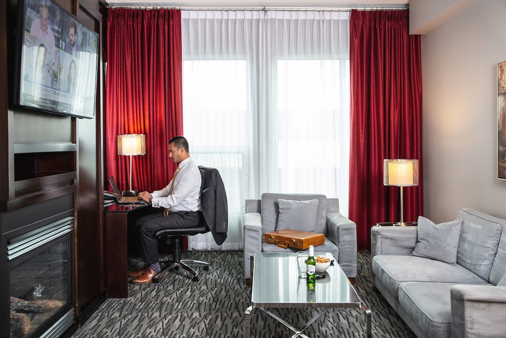 Junior Suite, 1 King Bed thumbnail 5
