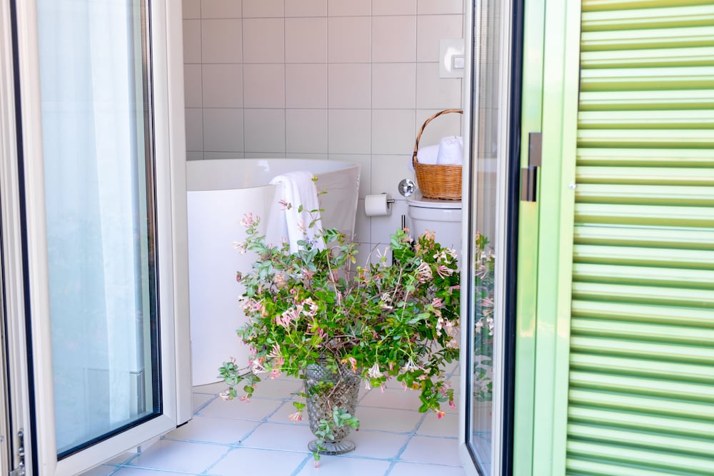 Deluxe Room, Bathtub, Sea View
