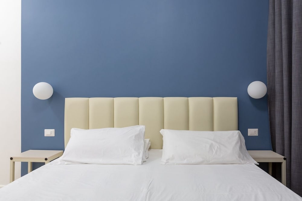 Deluxe Room, 1 Queen Bed, Non Smoking