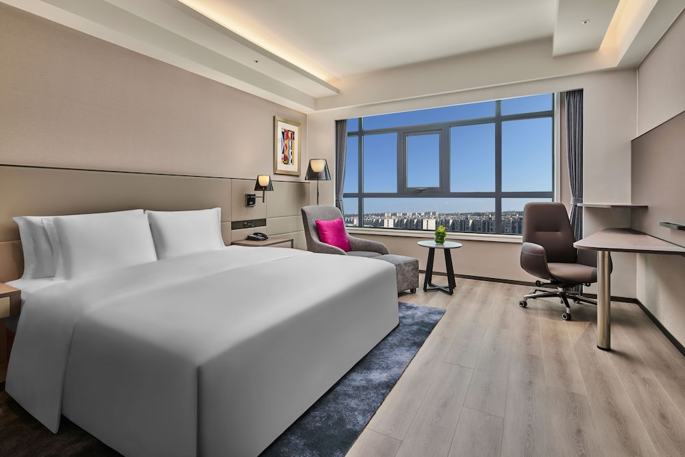 Premium Room, 1 King Bed (High Floor, Lounge Access)