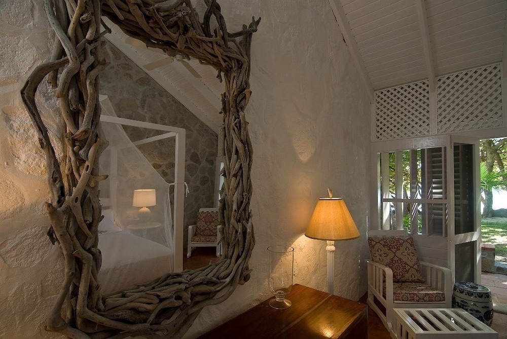 Room, 1 King Bed, Beachfront photo 2