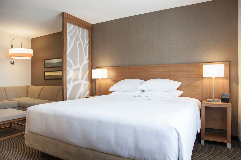 Deluxe Room, 1 King Bed with Sofa bed, Golf View photo 2