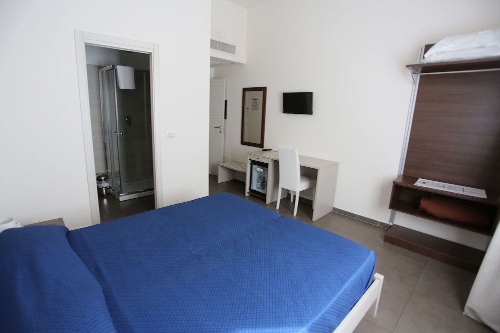 Double or Twin Room photo 3