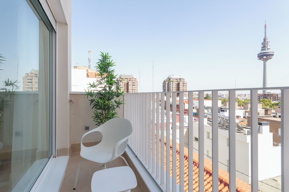 Deluxe Apartment, City View photo 3