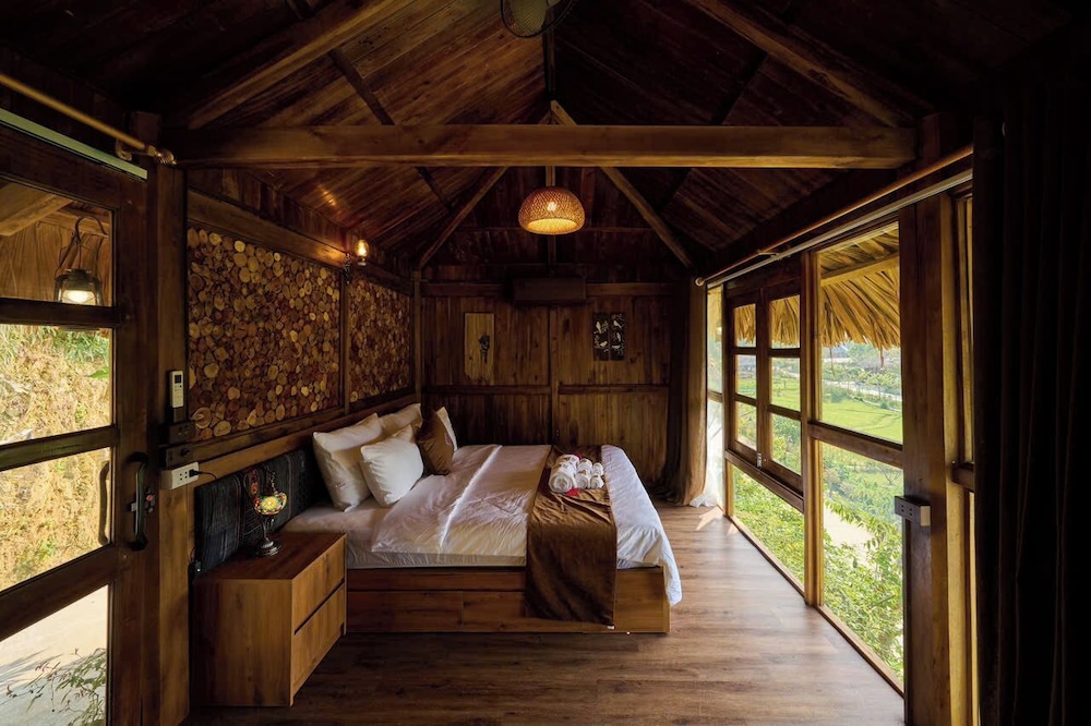Basic Bungalow, Garden View