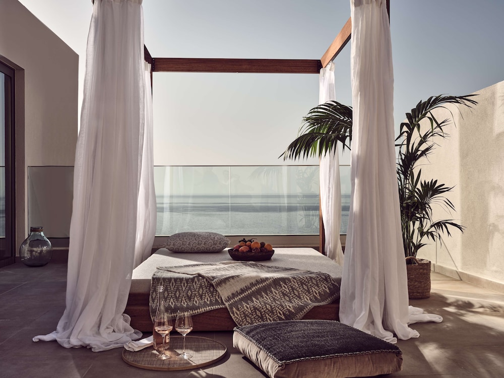 Grand Villa, Private Pool, Sea View - Photo 10