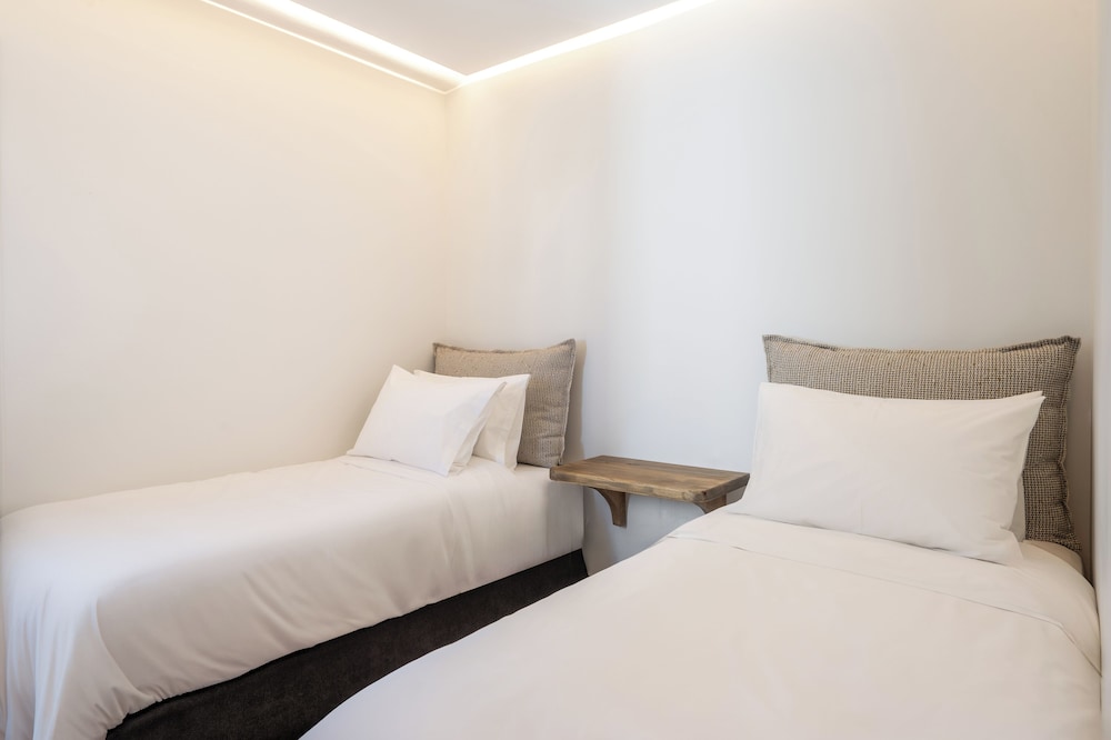 Grand Suite with sea view and heated plunge pool