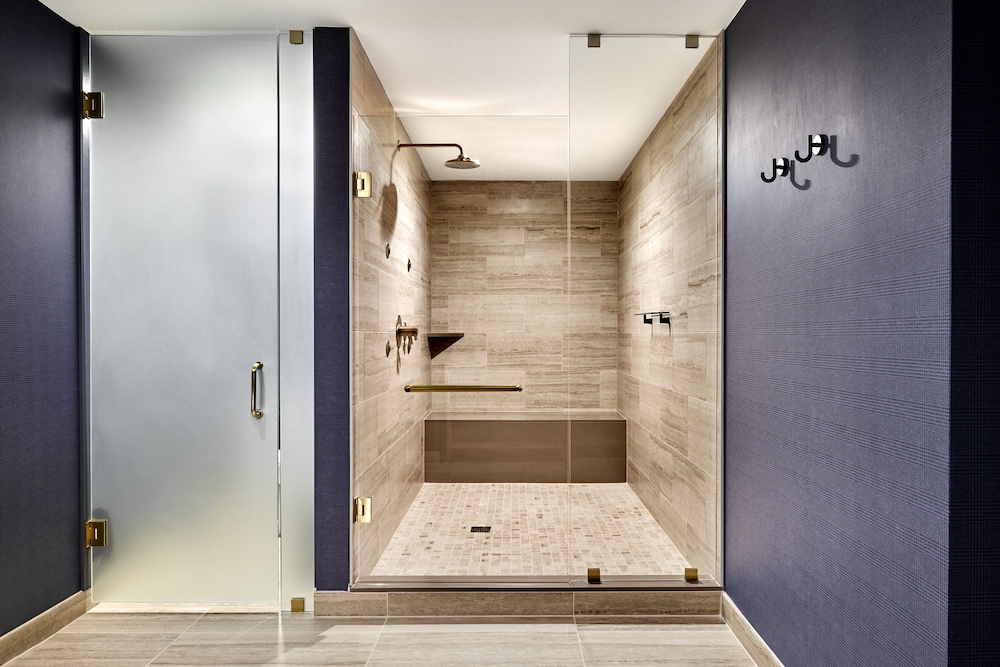 Suite, 1 Bedroom, Balcony - Photo 4