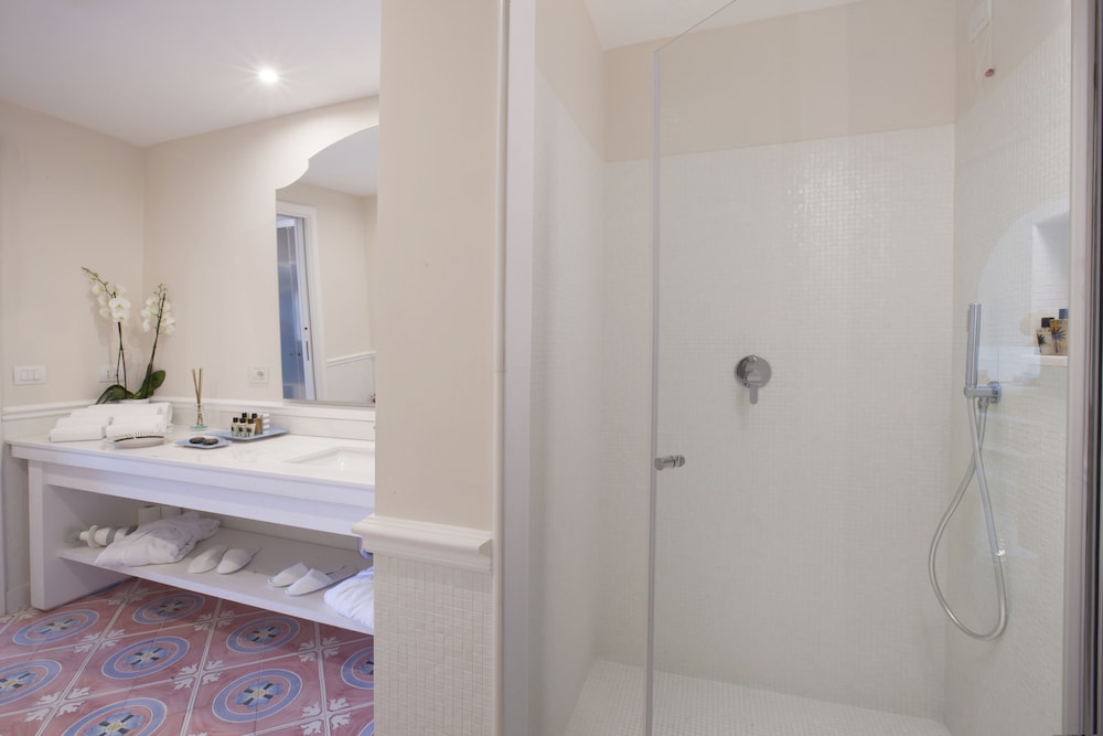 Elite Suite, Hot Tub, Sea View - Photo 10