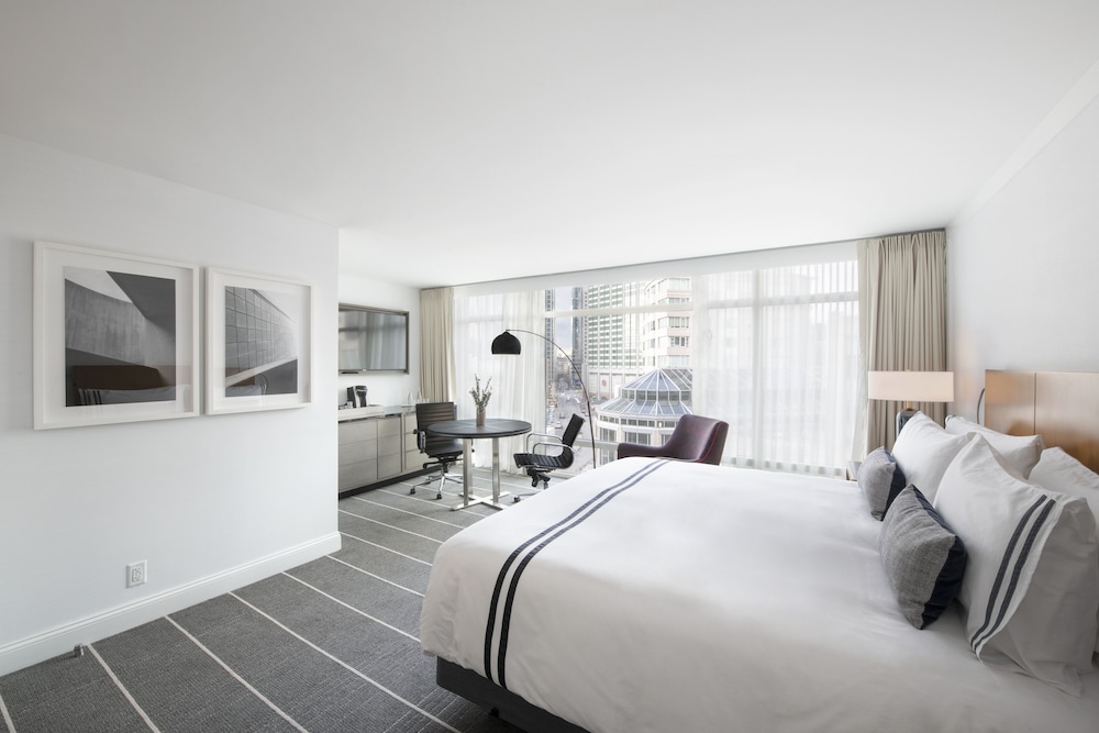 Premier Luxe King photo 1