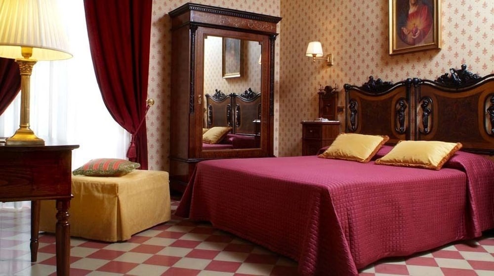 Deluxe, One Double Bed photo 3