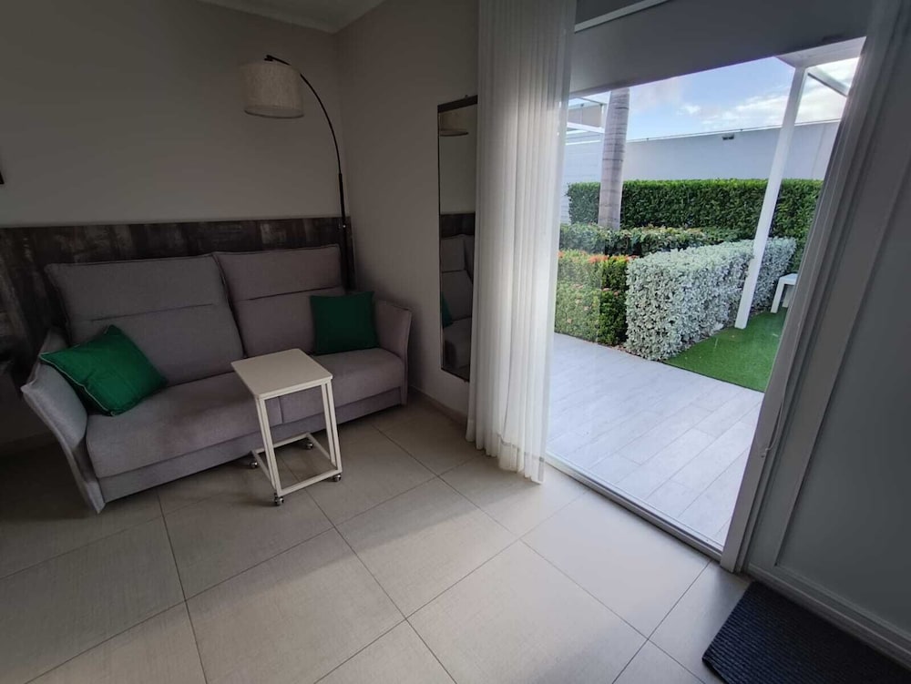 Deluxe Room, 1 King Bed With Sofa Bed, Non Smoking (with Sofabed)