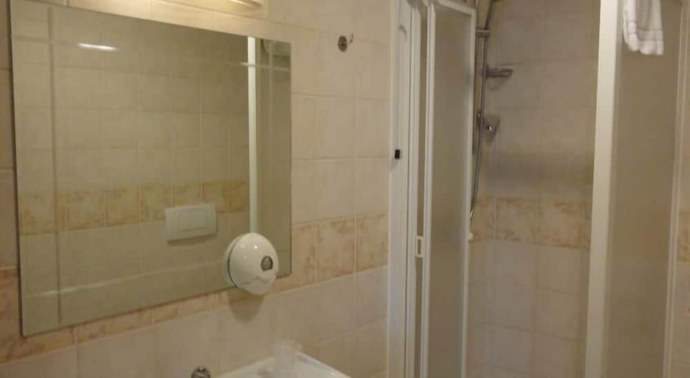 Basic Double Room Single Use photo 2