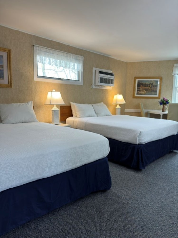 Deluxe Studio, 2 Queen Beds, Kitchen