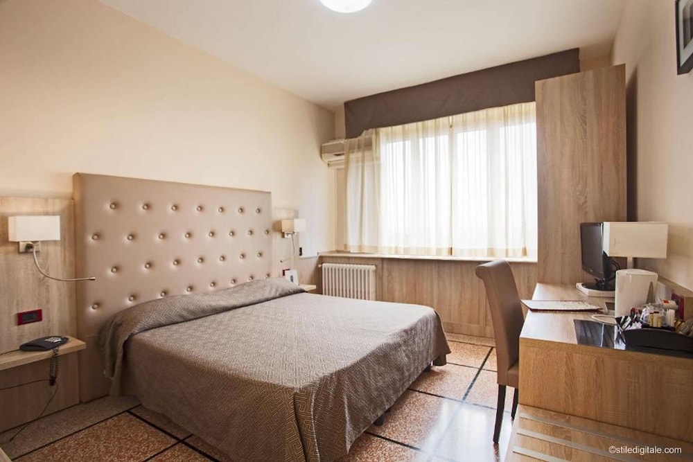 Standard Room - Photo 16