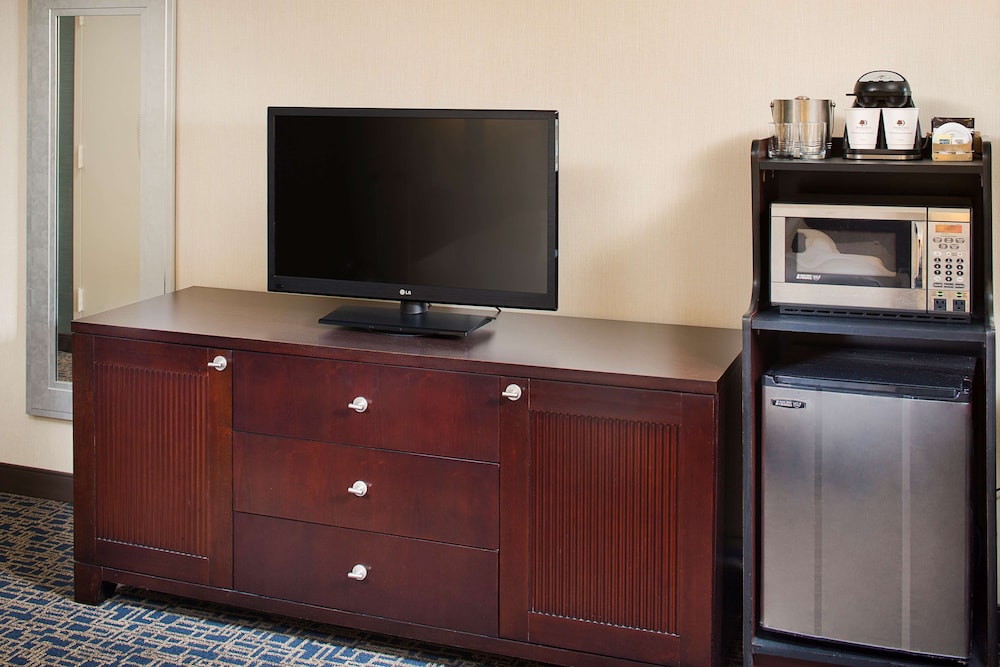 Deluxe Room, 1 King Bed, Non Smoking (High Floor) - Photo 2