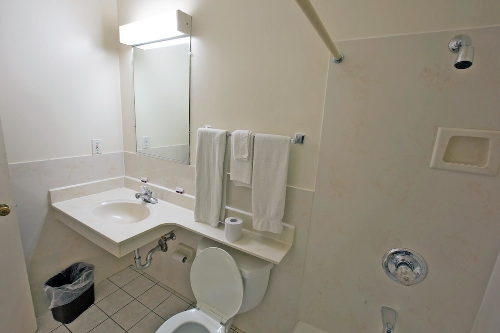 Standard Double Room, 2 Double Beds photo 3