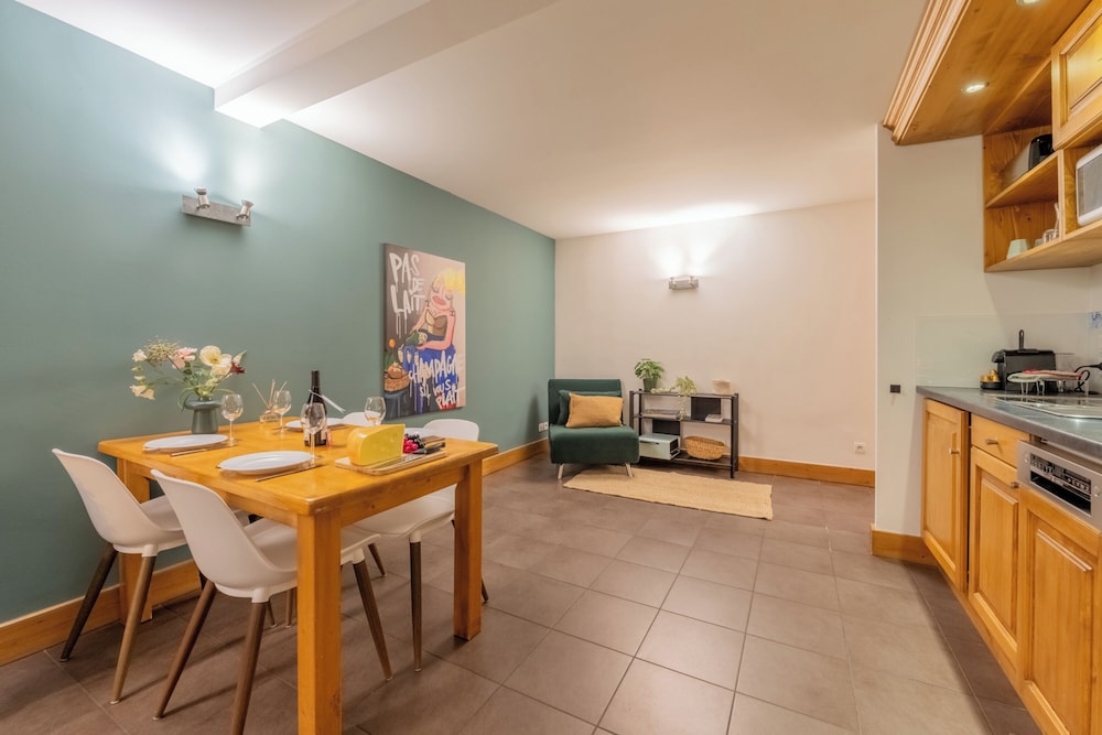 Family Apartment, Multiple Bedrooms (Vallorcine Loriaz 11 ski in / ski out) Family Apartment, Multiple Bedrooms (Vallorcine Loriaz 11 ski in / ski out)