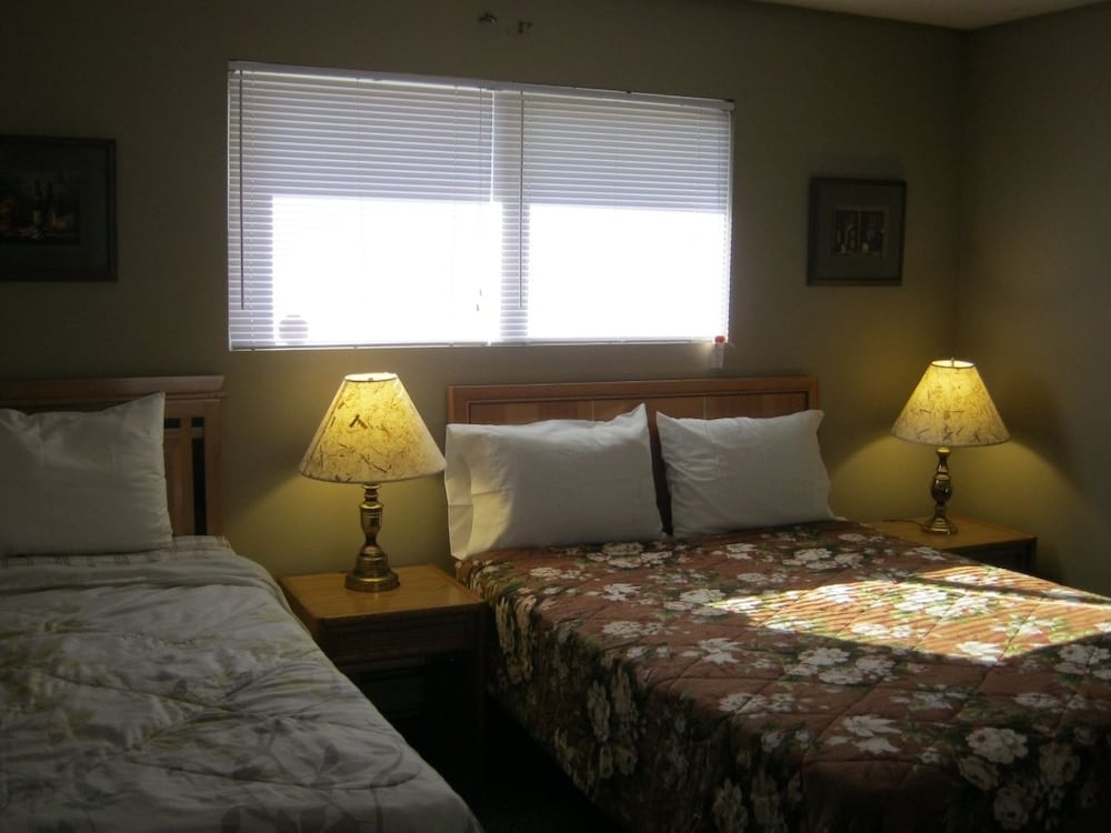 Standard Room, Multiple Beds, Shared Bathroom (02) photo 1