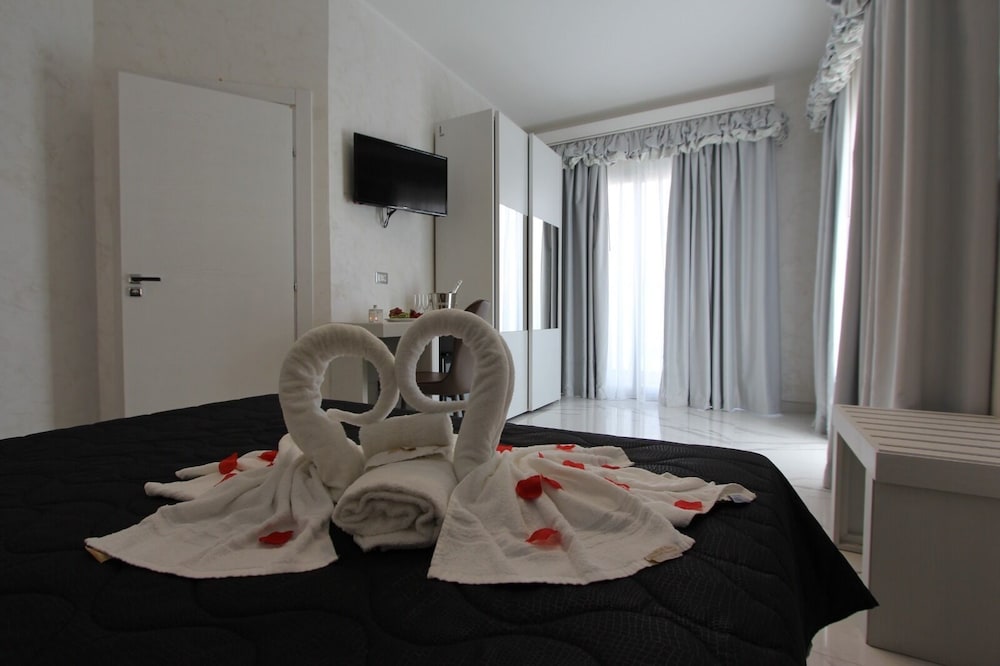 Superior Double Room, 1 Queen Bed, Ensuite, Corner photo 2