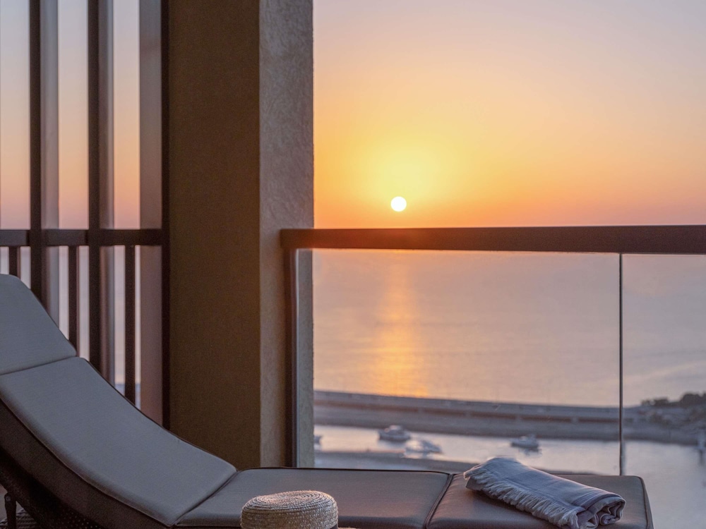 Club Suite, 1 King Bed, Club Lounge Access, Sea View (Opera. Balcony) thumbnail 6
