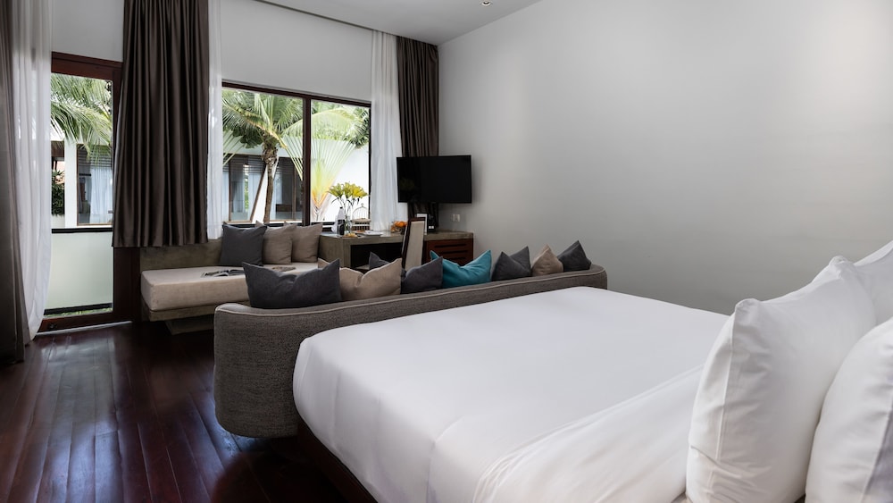 Two-Bedroom Family Suite  Free Laundry + Daily 60Min Massage + Mini Bar + Airport Pick-Up - Photo 2