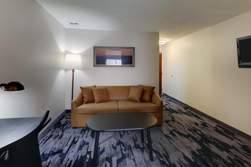 Suite, 1 King Bed, Non Smoking, Refrigerator & Microwave (Larger Room;with Sofabed) - Photo 4