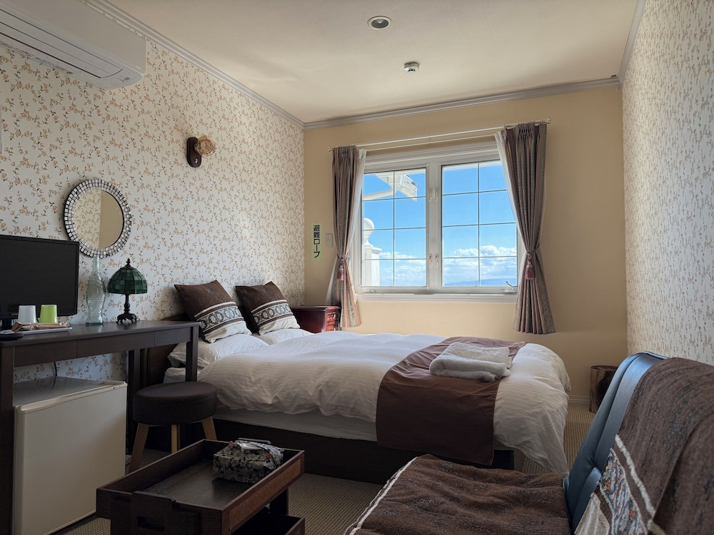 Design Room, 1 Double Bed, Partial Sea View photo 1