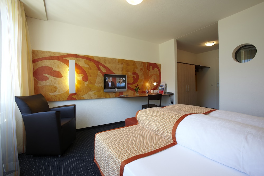 Standard Double or Twin Room photo 3