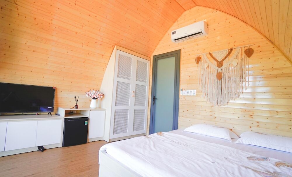 Standard Bungalow, 1 King Bed, Balcony, Garden View