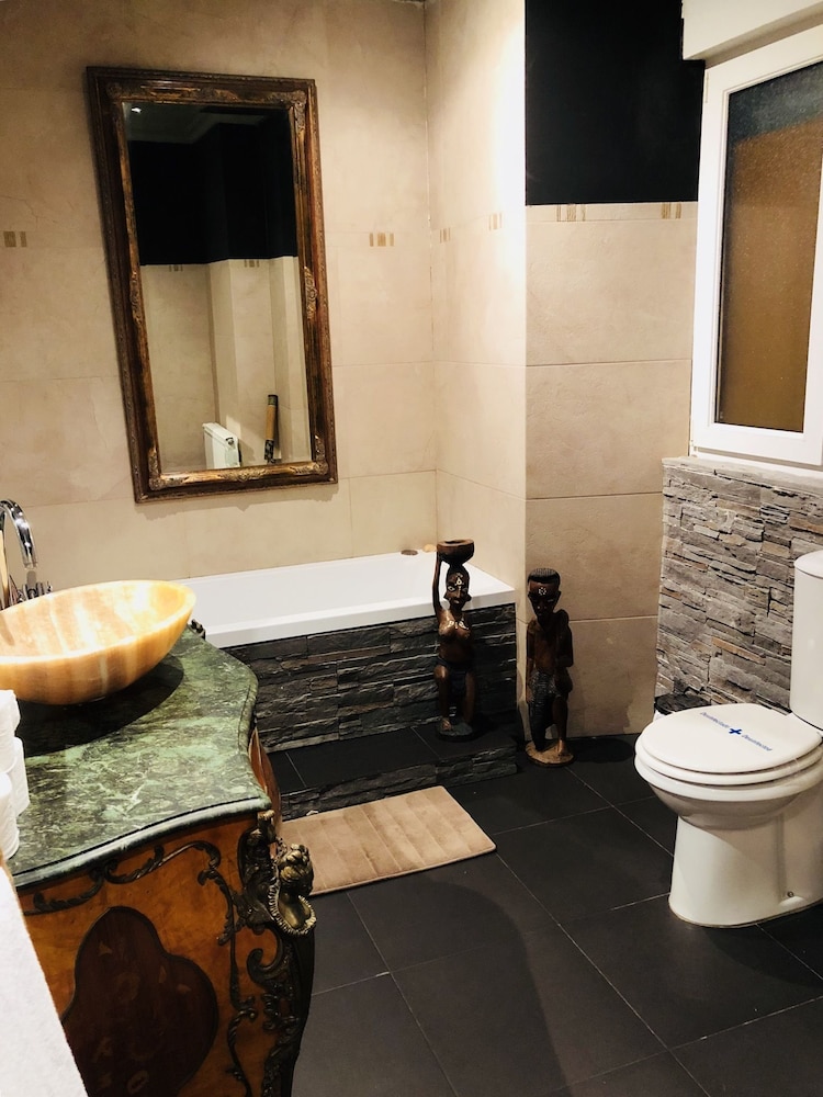Deluxe Apartment, 2 Bedrooms, Kitchen, Corner photo 2