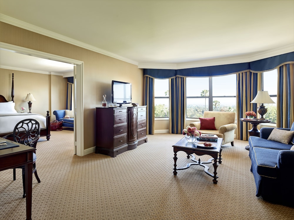 Executive Suite, 1 Bedroom (Roll-In Shower)