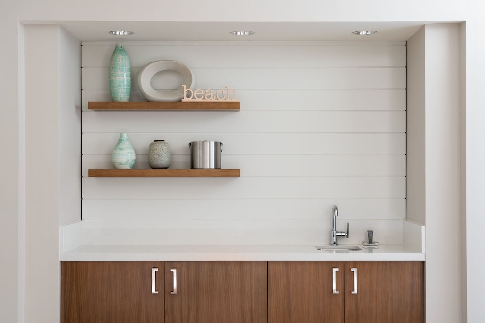 Queen Suite, One King Bedroom, Balcony