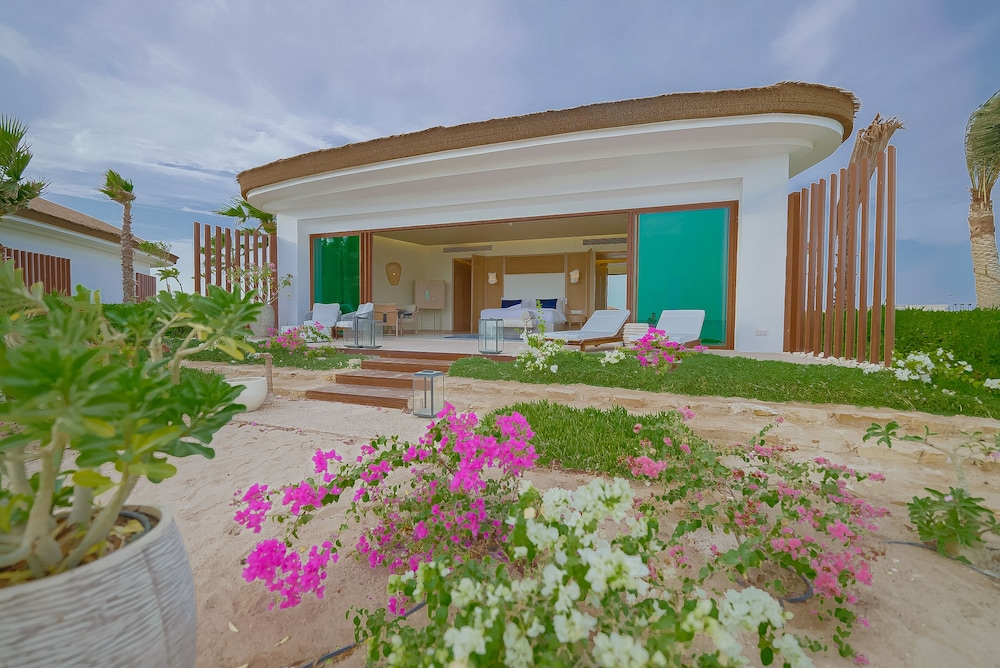 Beach Bungalow - Photo 2