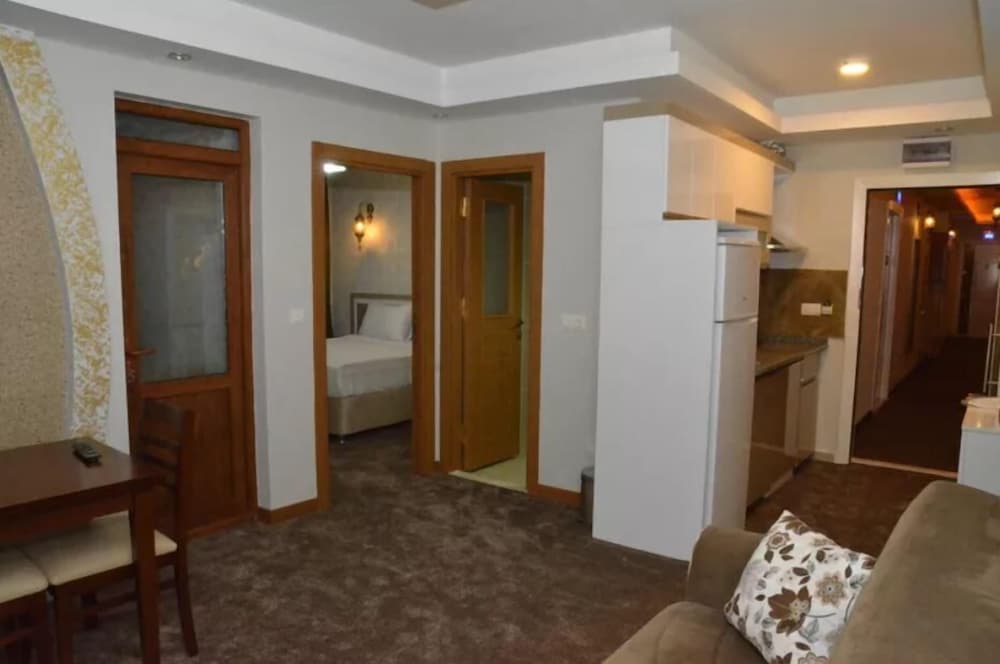 Standard Suite, 1 Bedroom photo 3