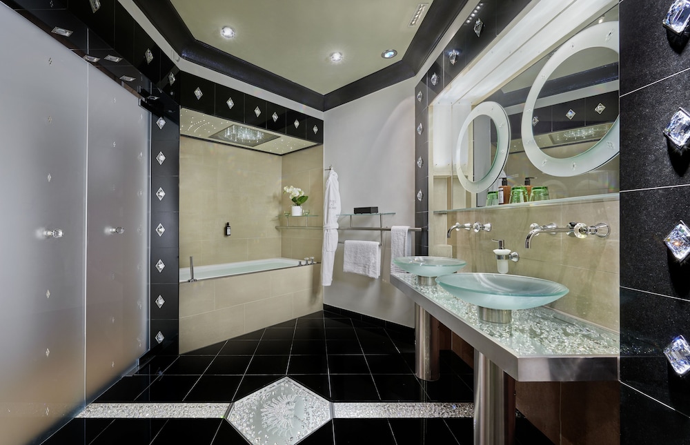 Signature Double Room - Photo 17