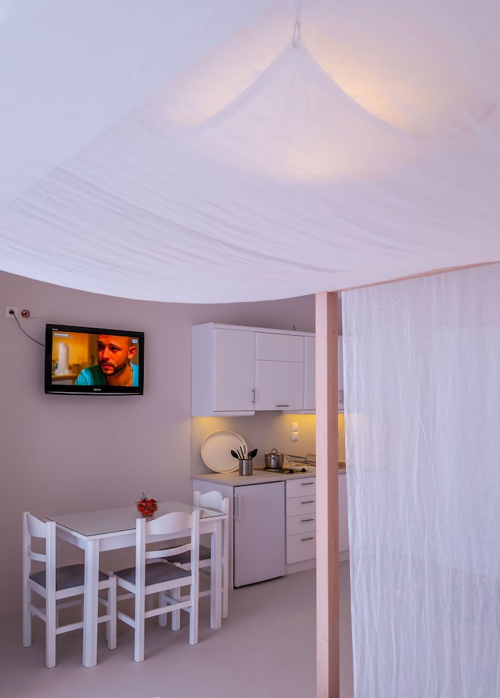 Honeymoon Suite photo 2
