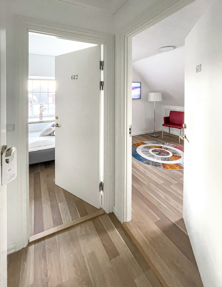 Grand Room, 2 Bedrooms photo 1