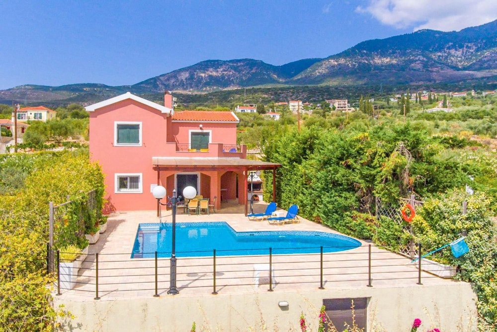 Villa photo 3
