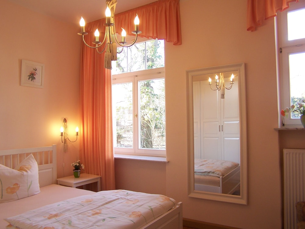 Single Room, Kitchen