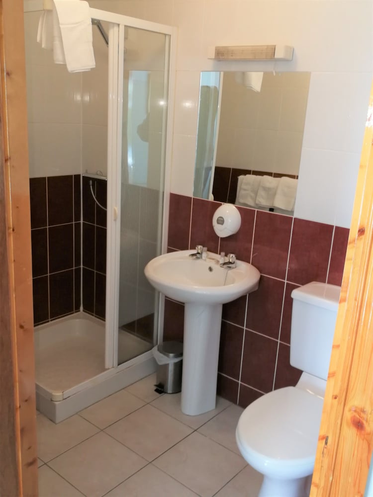 Deluxe Suite, Ensuite photo 2
