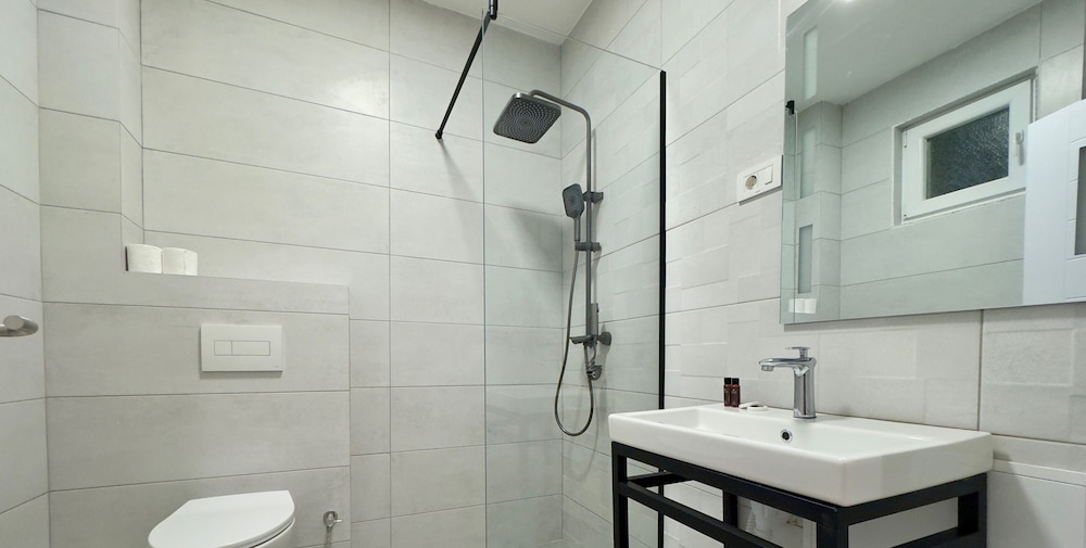 Standard Twin Room - Photo 4