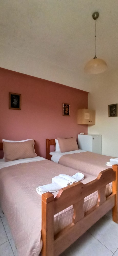 Economy Twin Room photo 1