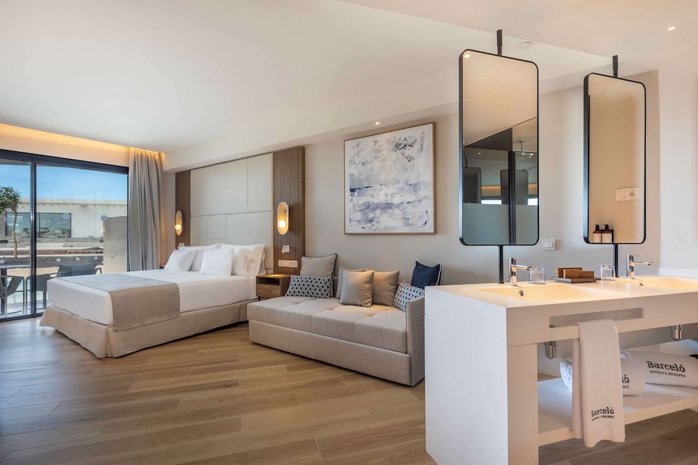 Deluxe Room (Swim Up) - Photo 1