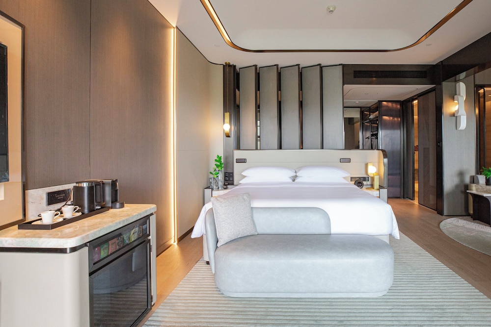 Premium Room, 1 King Bed