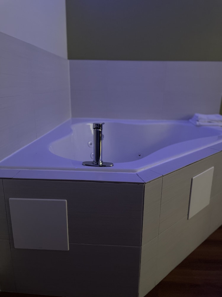 Standard Single Room, 1 Bedroom, Hot Tub photo 3